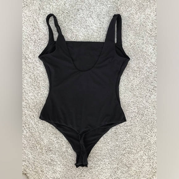 SKIMS Square Neck Bodysuit | Onyx - Picture 6 of 16